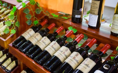 重慶保稅港買進(jìn)口紅酒 重慶市民偏好口感濃郁的紅酒